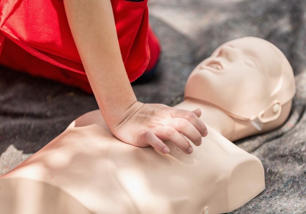 cpr training outdoors reanimation procedure on PYD9S82 res 6